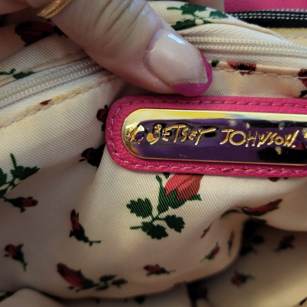 Pretty Betsey Johnson Handbag. - Picture 4 of 9